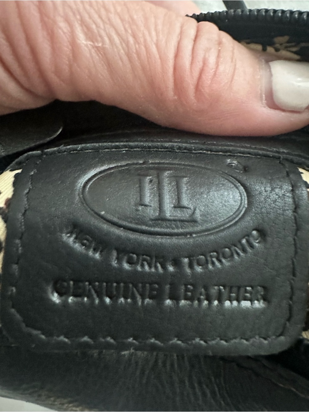 ILI Black Leather Rosette Crossbody - Picture 3 of 6